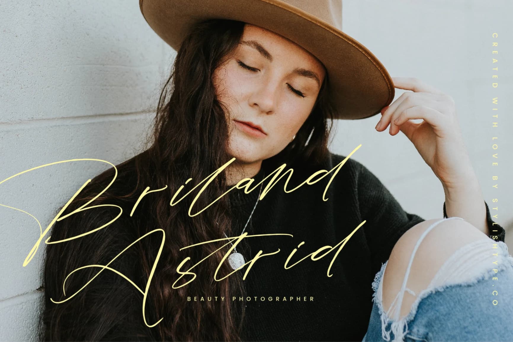 Preview 2 for Romstand Bluelife - Modern Script Font